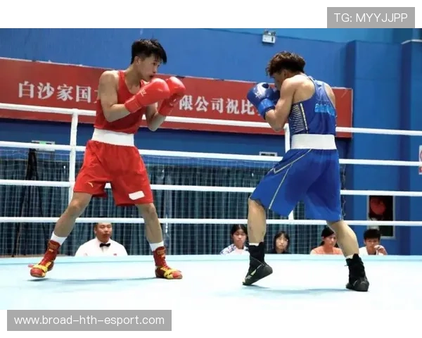 拳击史上最强左勾拳再现，观众起立狂吼